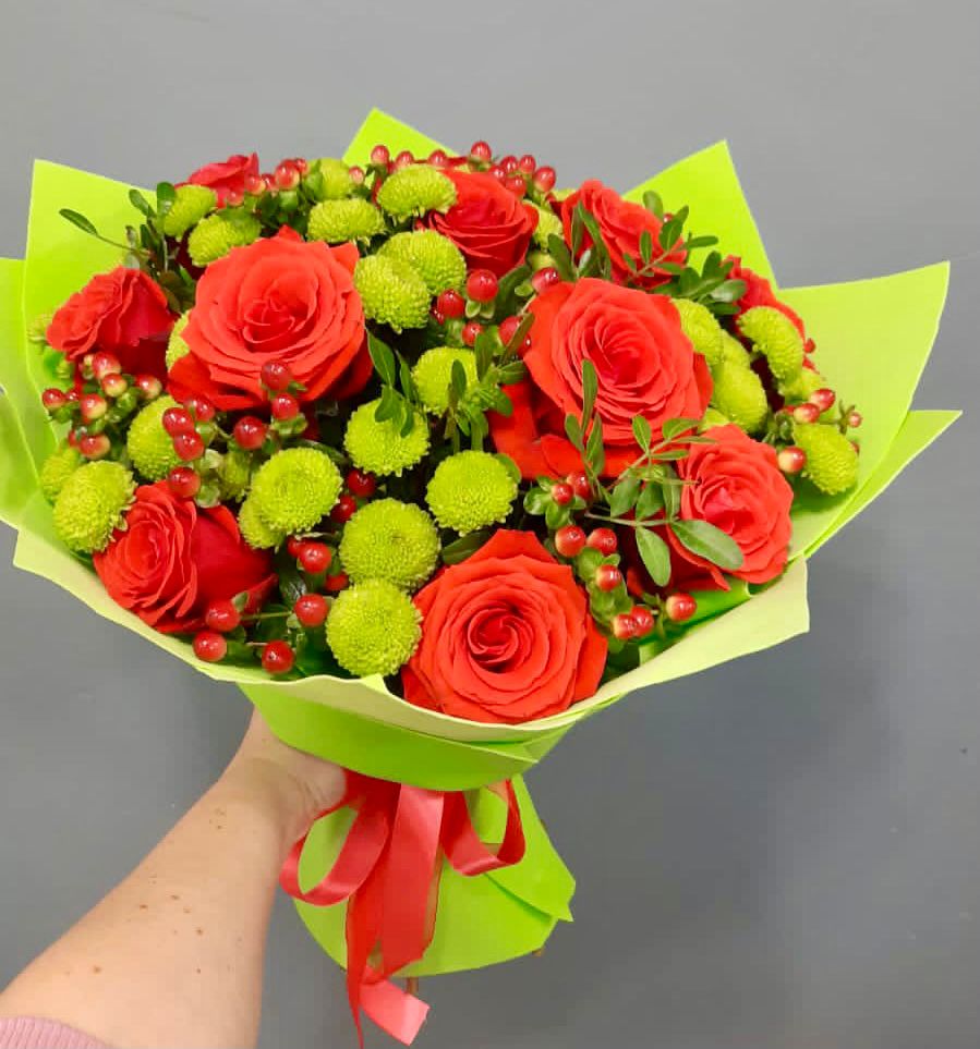 Букет цветов из: Хризантемы и Розы в Поселке имени Морозова