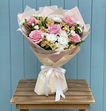 Букет цветов из:  Гвоздики, Орхидеи и Розы в Поселке имени Морозова