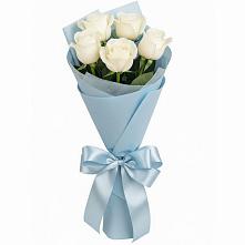 Букет 5 Белых роз Проуд в Поселке имени Морозова