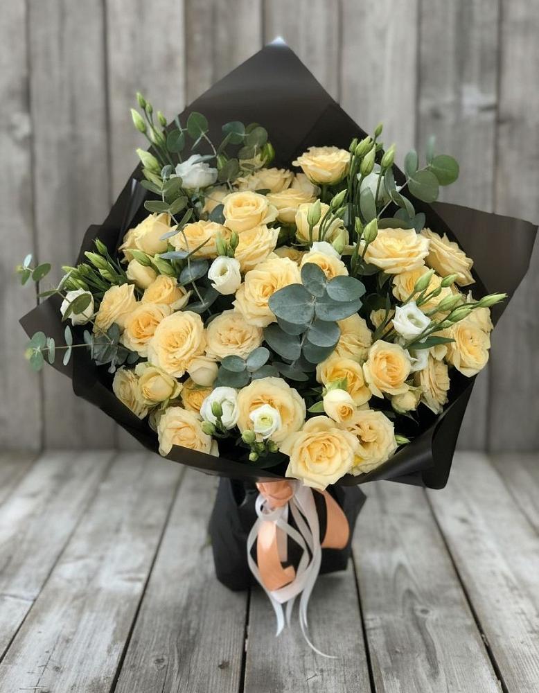 Букет цветов из: Розы и Лизиантусы в Поселке имени Морозова