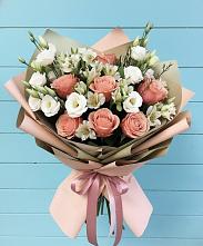 Букет цветов из:  Розы, Альстромерии и Лизиантусы в Поселке имени Морозова