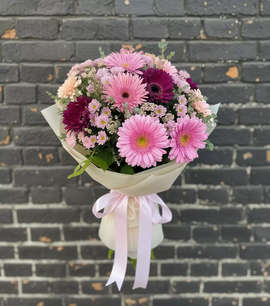Букет цветов из: Герберы и Хризантемы в Поселке имени Морозова