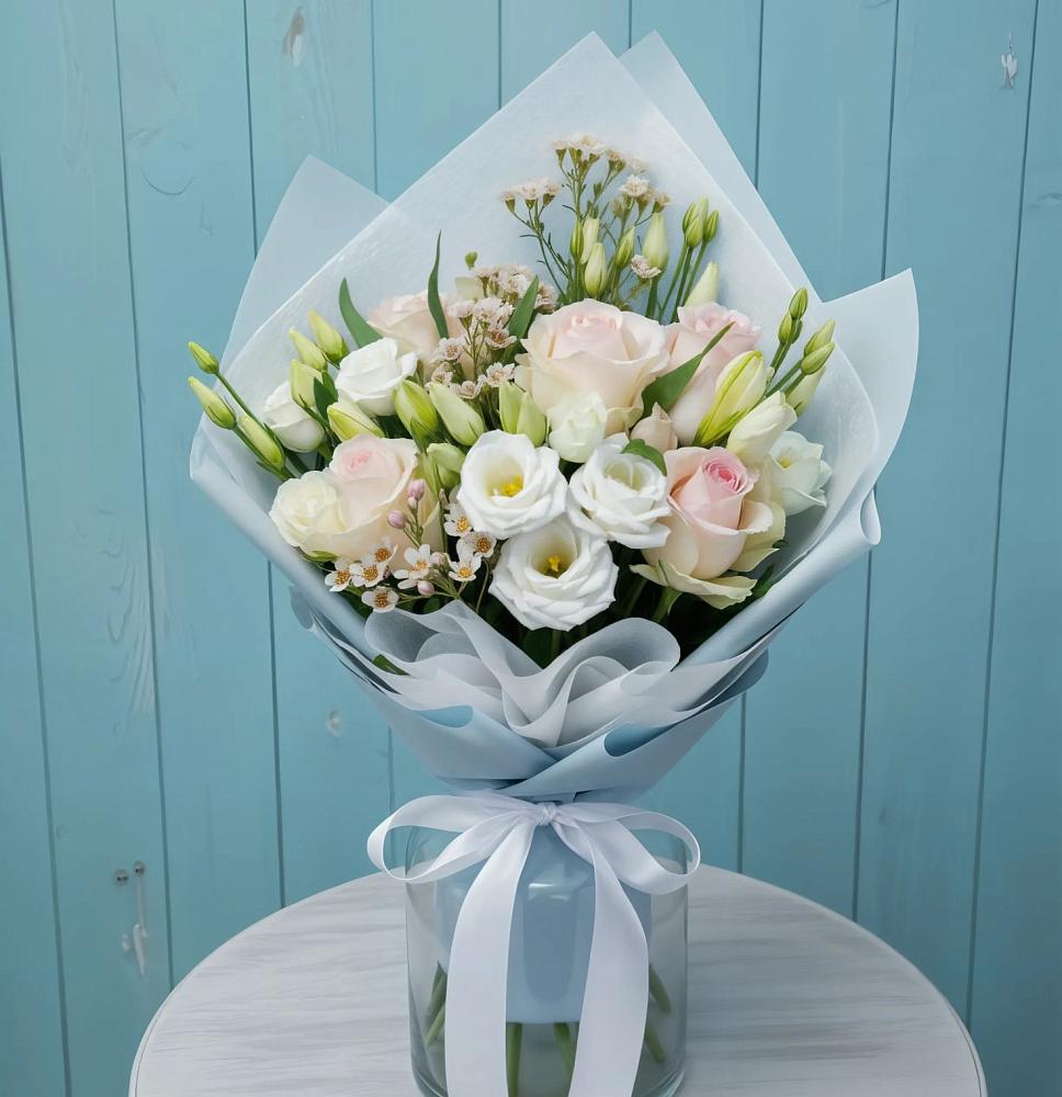 Букет цветов из: Розы и Лизиантусы в Поселке имени Морозова