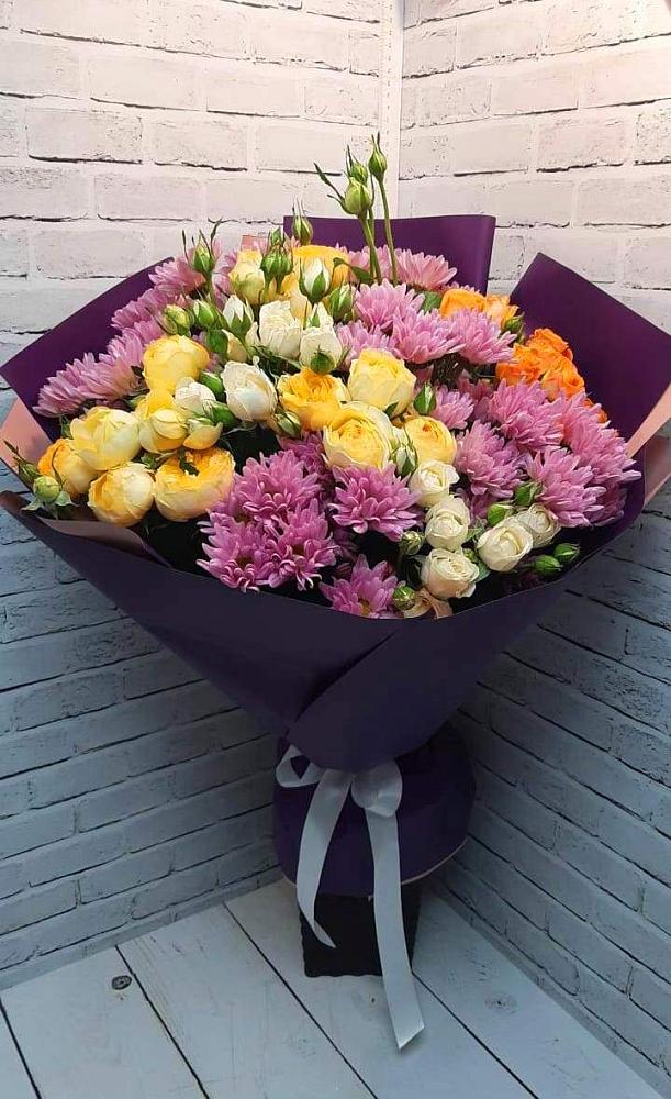 Букет цветов из: Хризантемы и Розы в Поселке имени Морозова