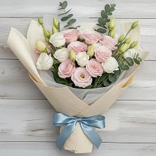 Букет цветов из:  Лизиантусы в Поселке имени Морозова