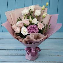 Букет цветов из:  Розы и Лизиантусы в Поселке имени Морозова
