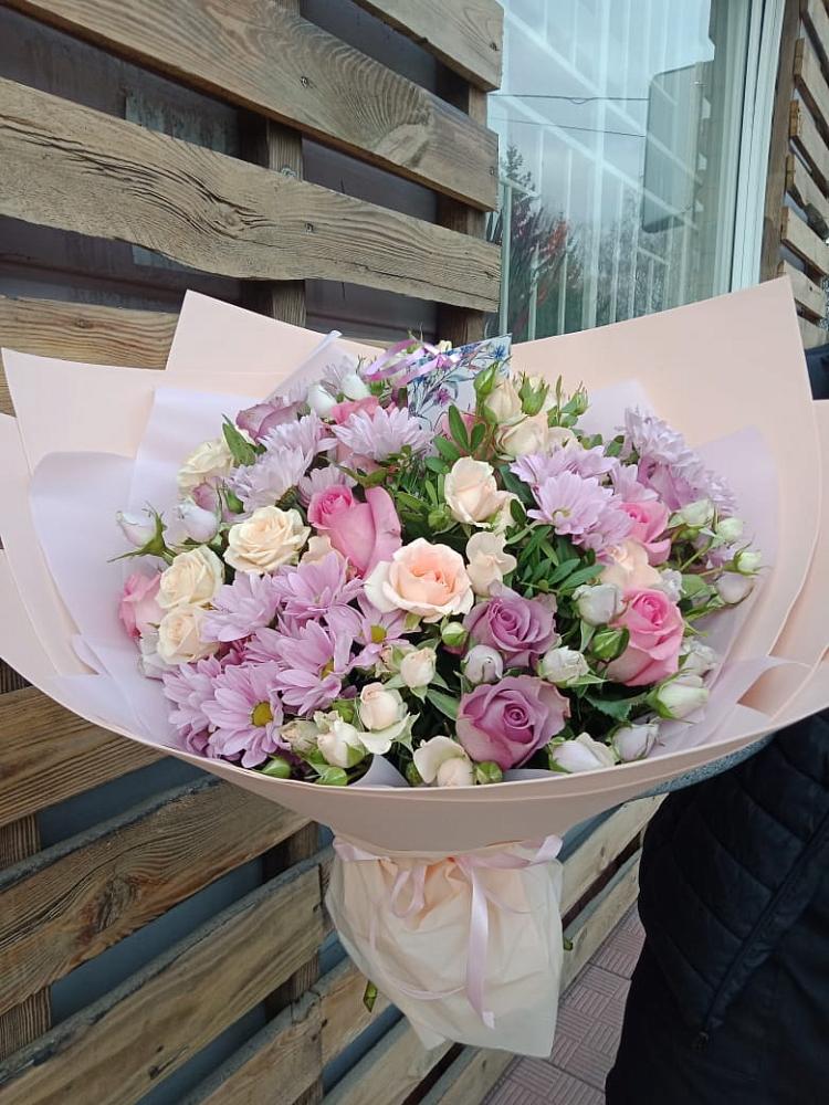 Букет цветов из: Розы и Хризантемы в Поселке имени Морозова