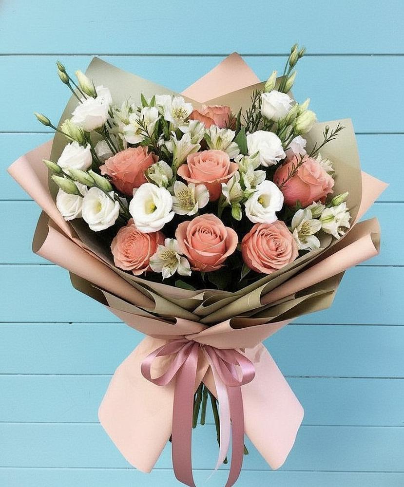 Букет цветов из: Розы, Альстромерии и Лизиантусы в Поселке имени Морозова