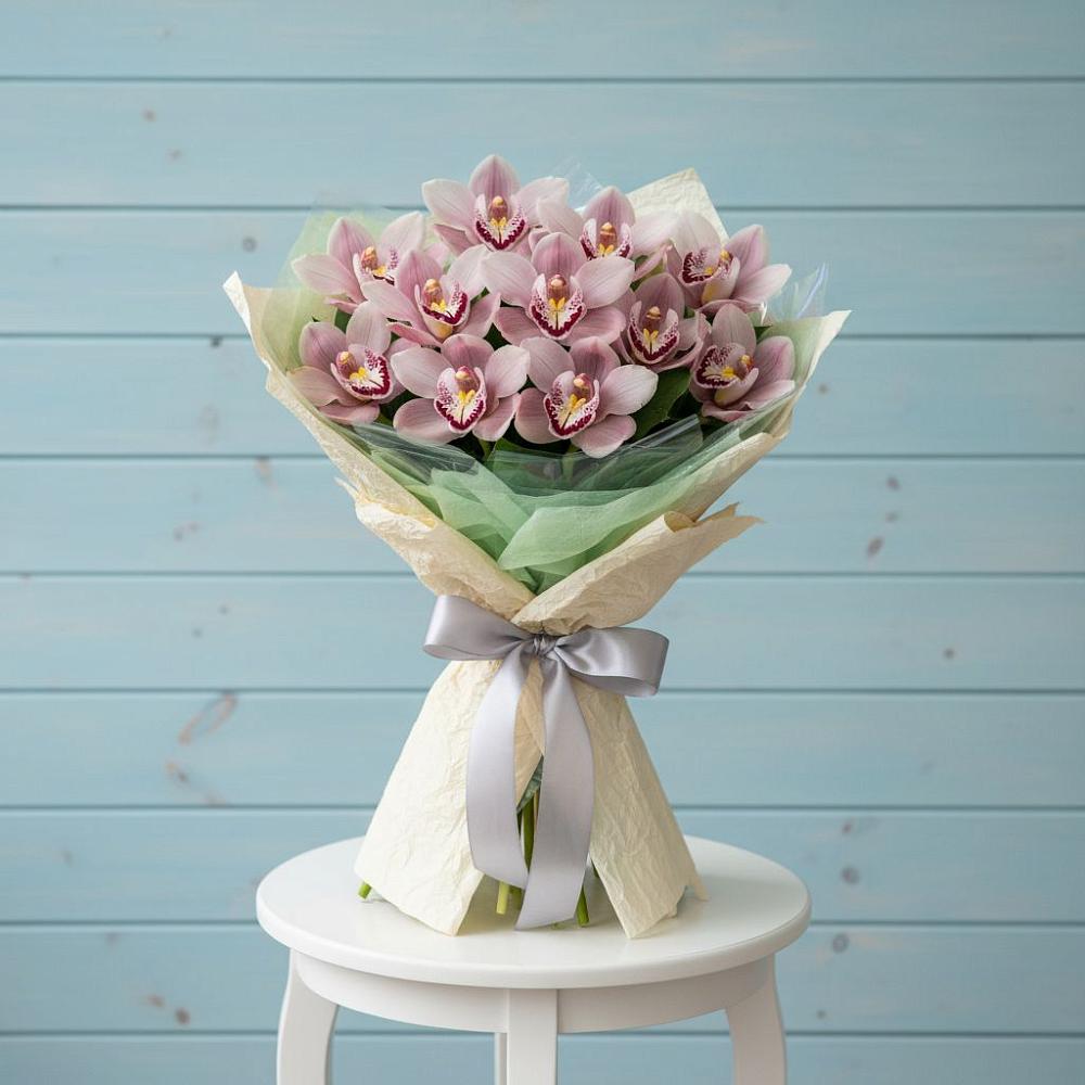 Букет цветов из: Орхидеи и Розы в Поселке имени Морозова