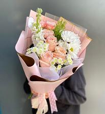 Букет цветов из:  Хризантемы и Розы в Поселке имени Морозова