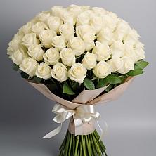Букет 101 беля роза Белоснежка в Поселке имени Морозова