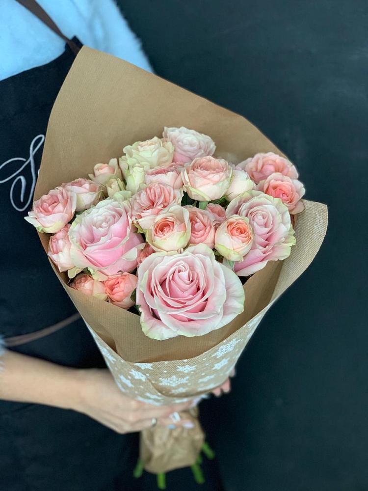 Букет цветов из: Хризантемы и Розы в Поселке имени Морозова