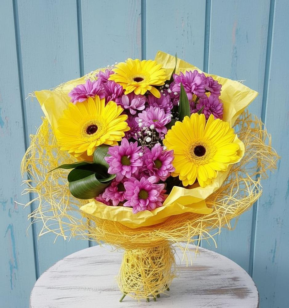 Букет цветов из: Хризантемы и Герберы в Поселке имени Морозова