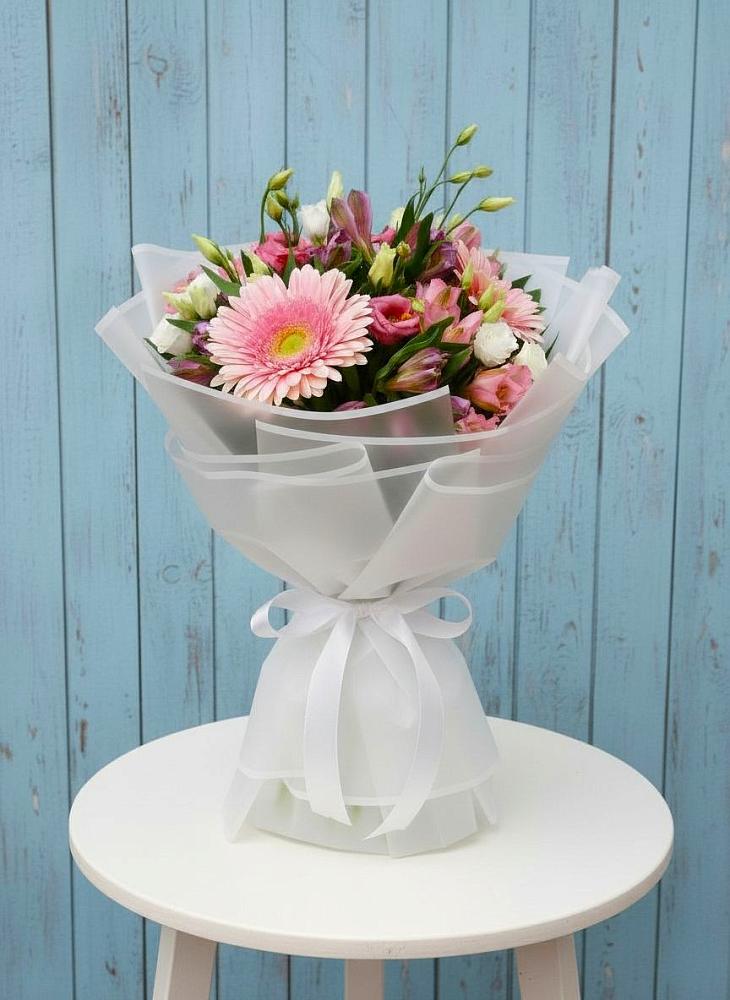 Букет цветов из: Герберы, Альстромерии и Лизиантусы в Поселке имени Морозова