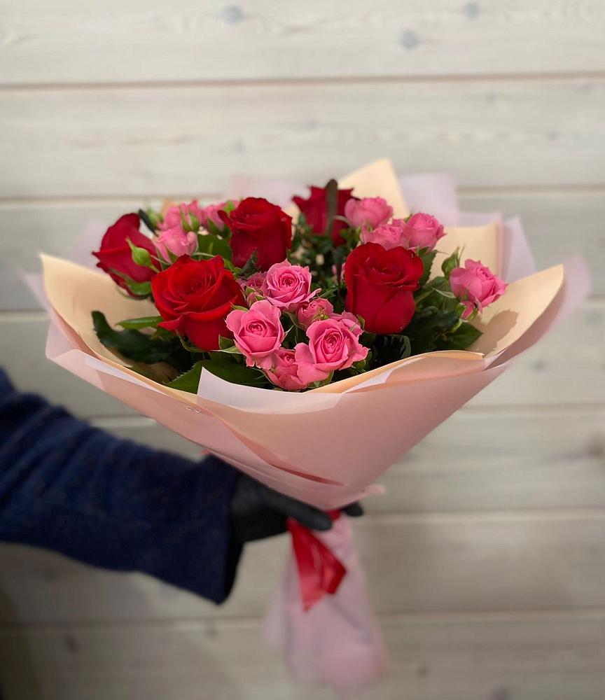 Букет цветов из: Розы в Поселке имени Морозова