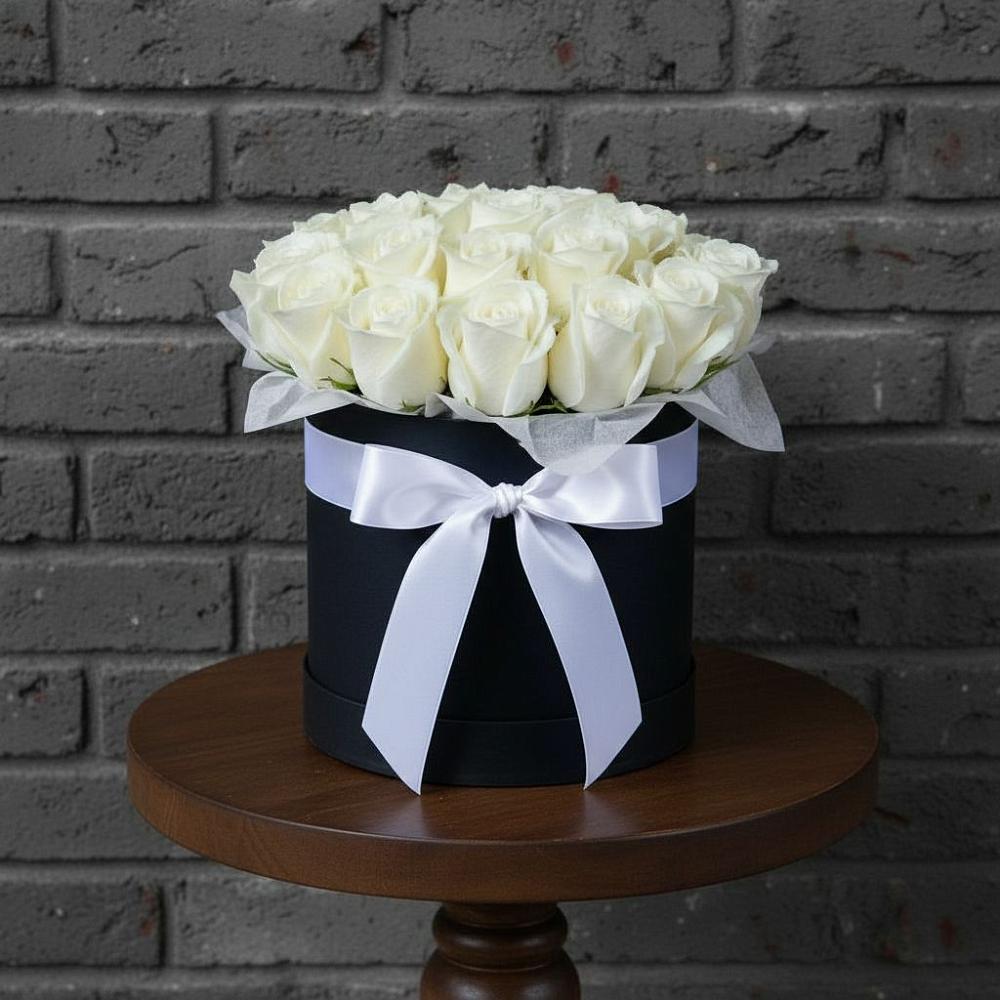 Цветочная композиция из Розы в шляпной коробке в Поселке имени Морозова