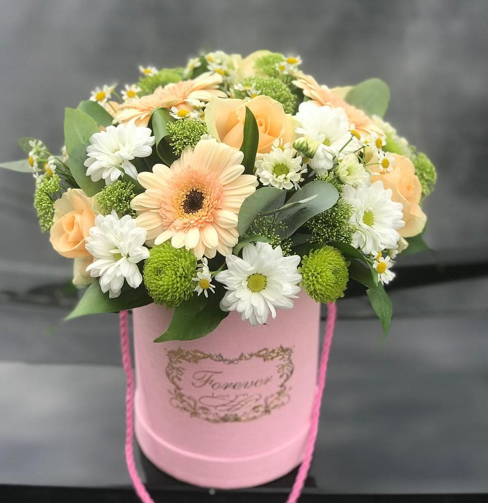 Цветочная композиция из Розы, Герберы и Хризантемы в шляпной коробке в Поселке имени Морозова