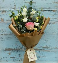 Букет цветов из:  Розы и Лизиантусы в Поселке имени Морозова