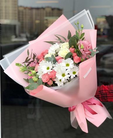 Букет цветов из: Розы, Лизиантусы и Хризантемы в Поселке имени Морозова