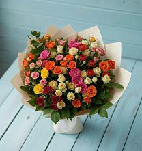 Букет Микс из разноцветных кустовых роз в Поселке имени Морозова