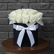 Цветочная композиция из Розы в шляпной коробке в Поселке имени Морозова